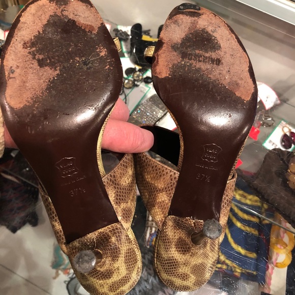 🤩Moschino🤩 Good condition with heel tips. - Picture 8 of 12